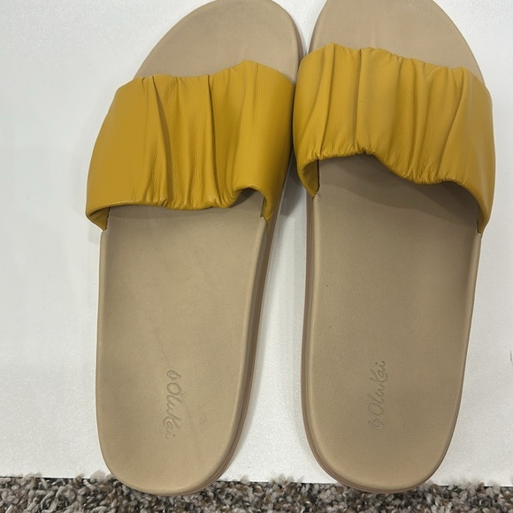 Olukai Women’s Pihapiha Gold sandal slides size 11 - Picture 2 of 7